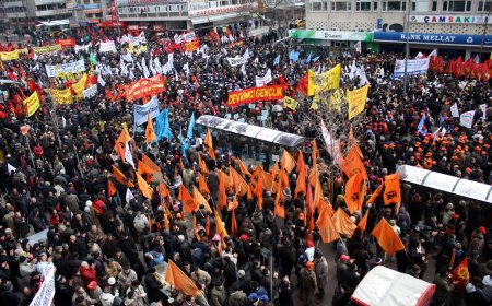 İzmir’de Belediyelerde Maaş Krizi: Buca ve Karabağlar Başta, Konak Nefes Aldı.