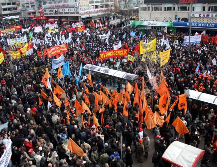 İzmir’de Belediyelerde Maaş Krizi: Buca ve Karabağlar Başta, Konak Nefes Aldı.