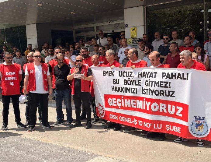 Karşıyaka Belediyesi İşçileri Alacakları İçin İsyan Etti: