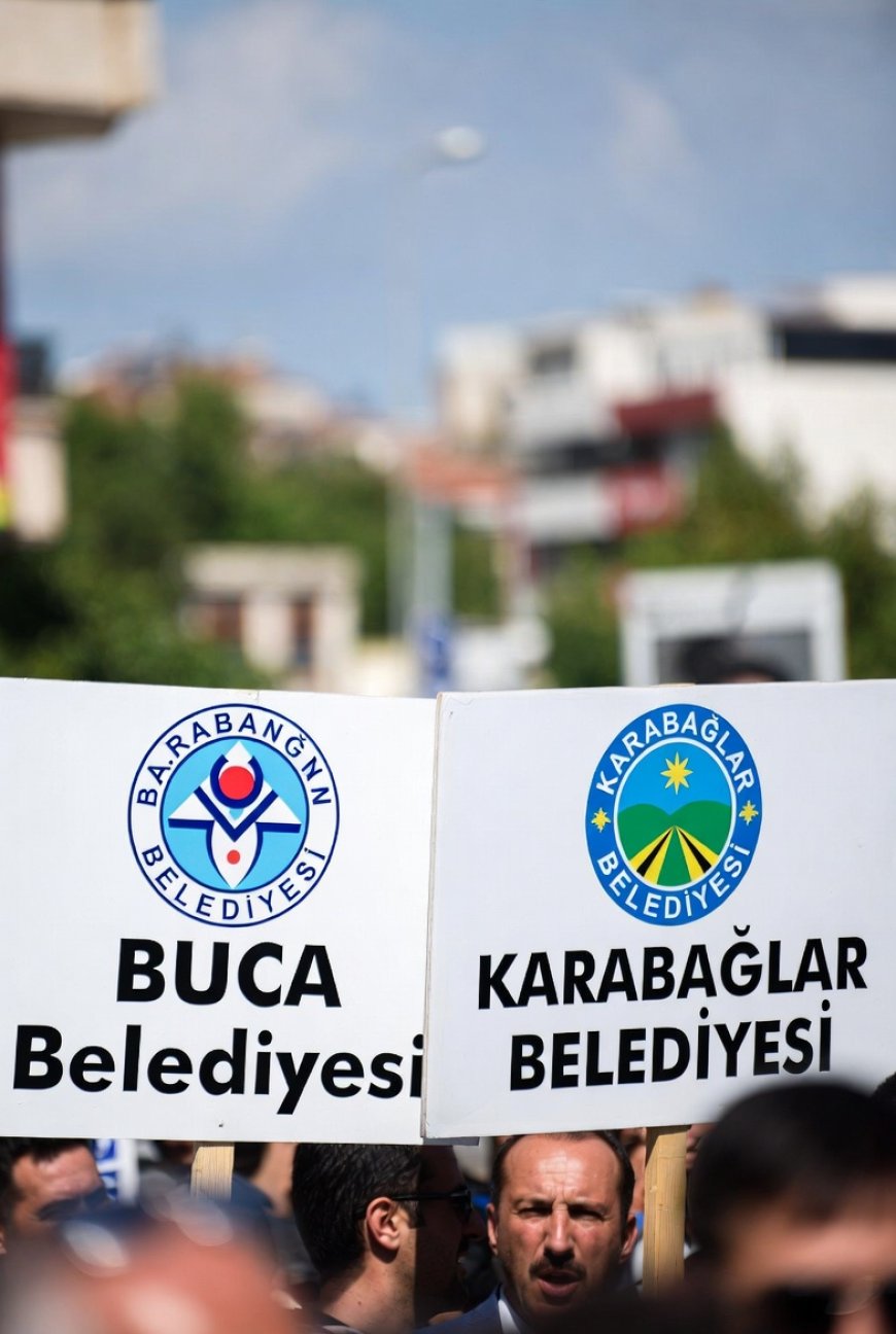 İzmir'de İkisi Bir Arada Maaş Krizi Buca'da EYLEM KARABAĞLAR'DA BALO !